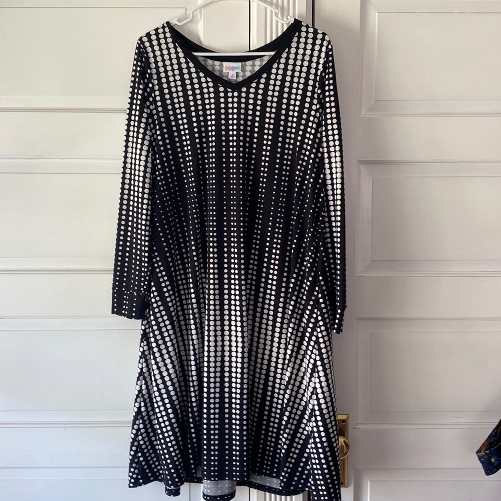 New LuLaRoe Emily dress Medium black & white